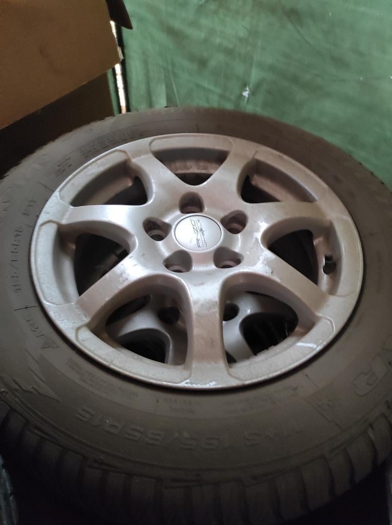 Velgen met winterbanden voor Kia ceed en Kia venga, Auto-onderdelen, Ophalen, Winterbanden, Velg(en)