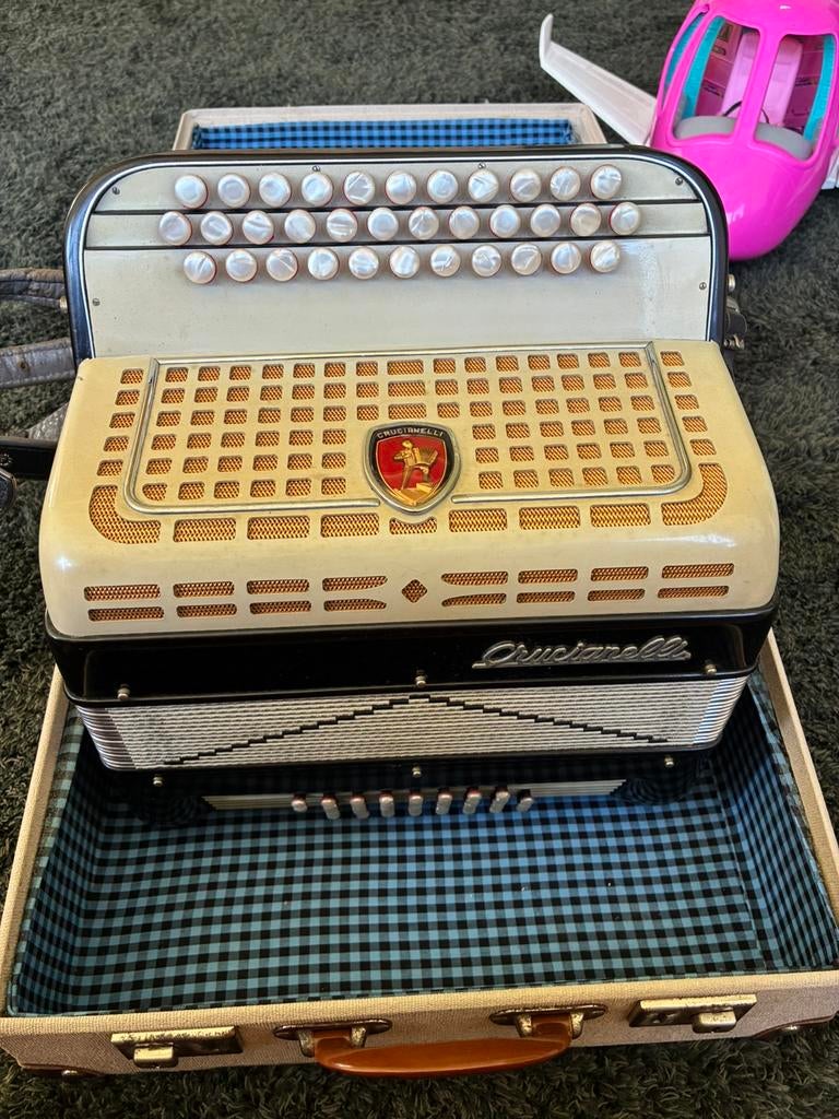 Accordeon cruccianelli, Musique & Instruments, Accordéons, Enlèvement ou Envoi, Comme neuf