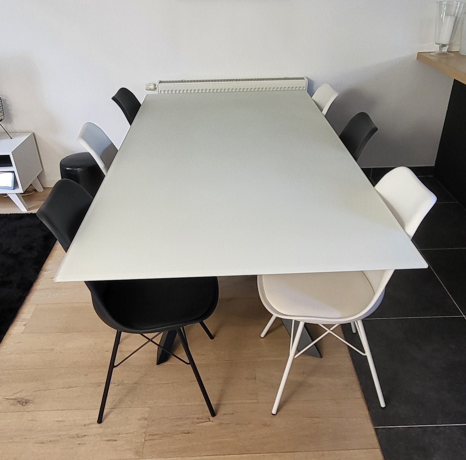 Table de salle à manger avec 6 chaises - blanc et noir, Maison & Meubles, Tables | Tables à manger, Comme neuf, Enlèvement, Rectangulaire