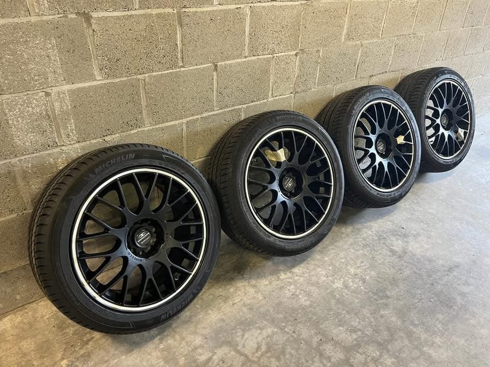4 Velgen + 4 banden Barracuda Karizzma Mat Zwart - Michelin, Auto-onderdelen, Banden en Velgen, Ophalen, Banden en Velgen, 17 inch