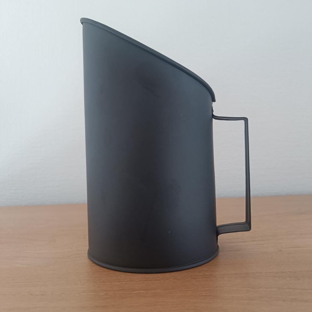 Zwarte metalen design schep / tafelafvalbakje, Ophalen