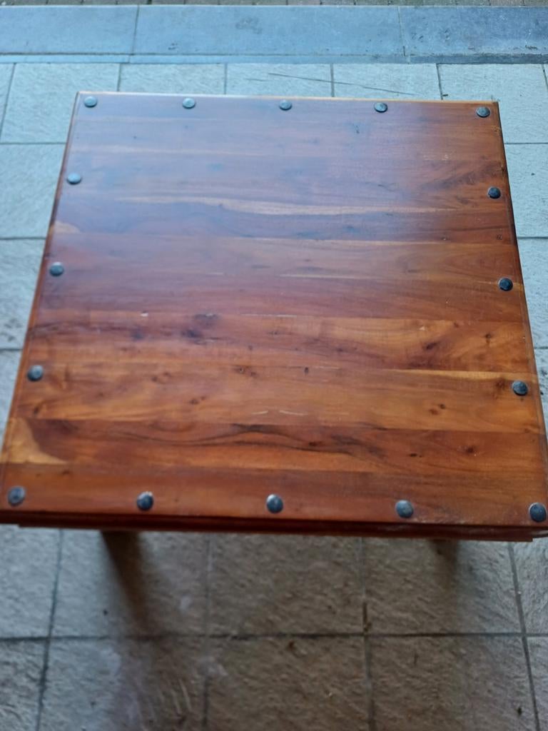Table basse en chêne, Enlèvement