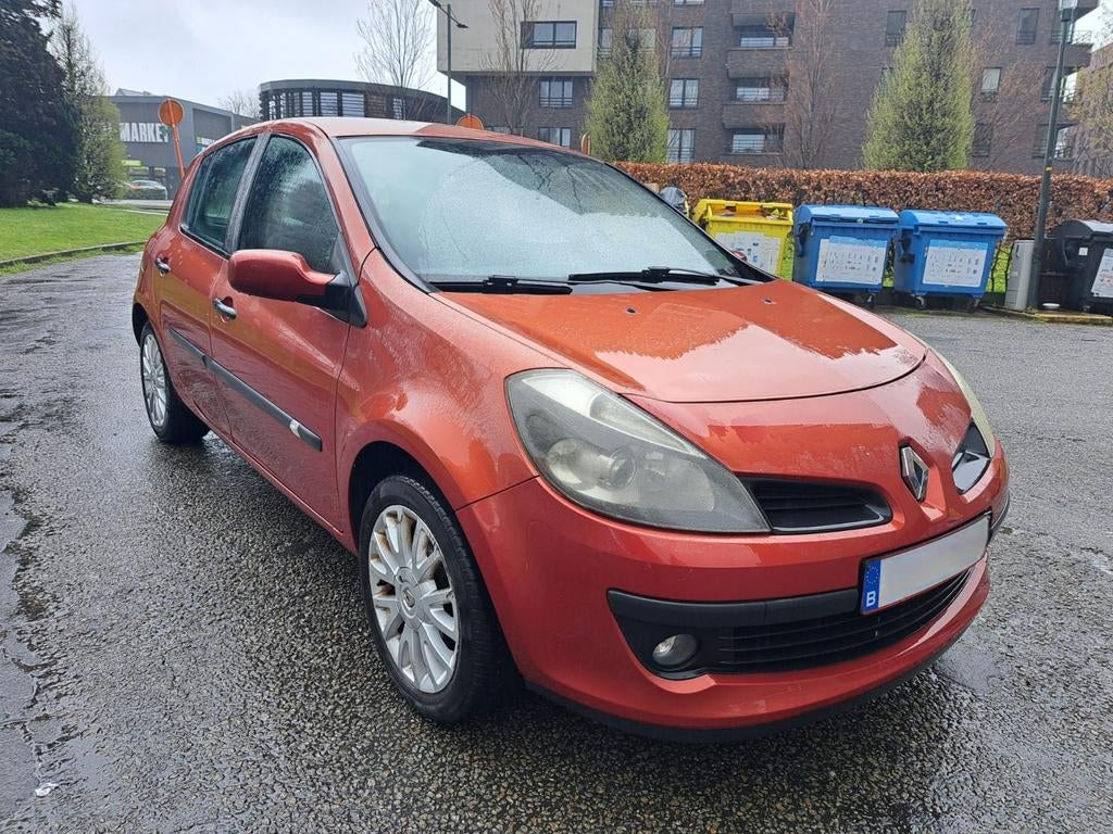 Renault Clio 3 1.4 16v, Autos, Renault, Particulier, Vitres électriques, Essence, 5 portes, Boîte manuelle, Autres couleurs, Gris