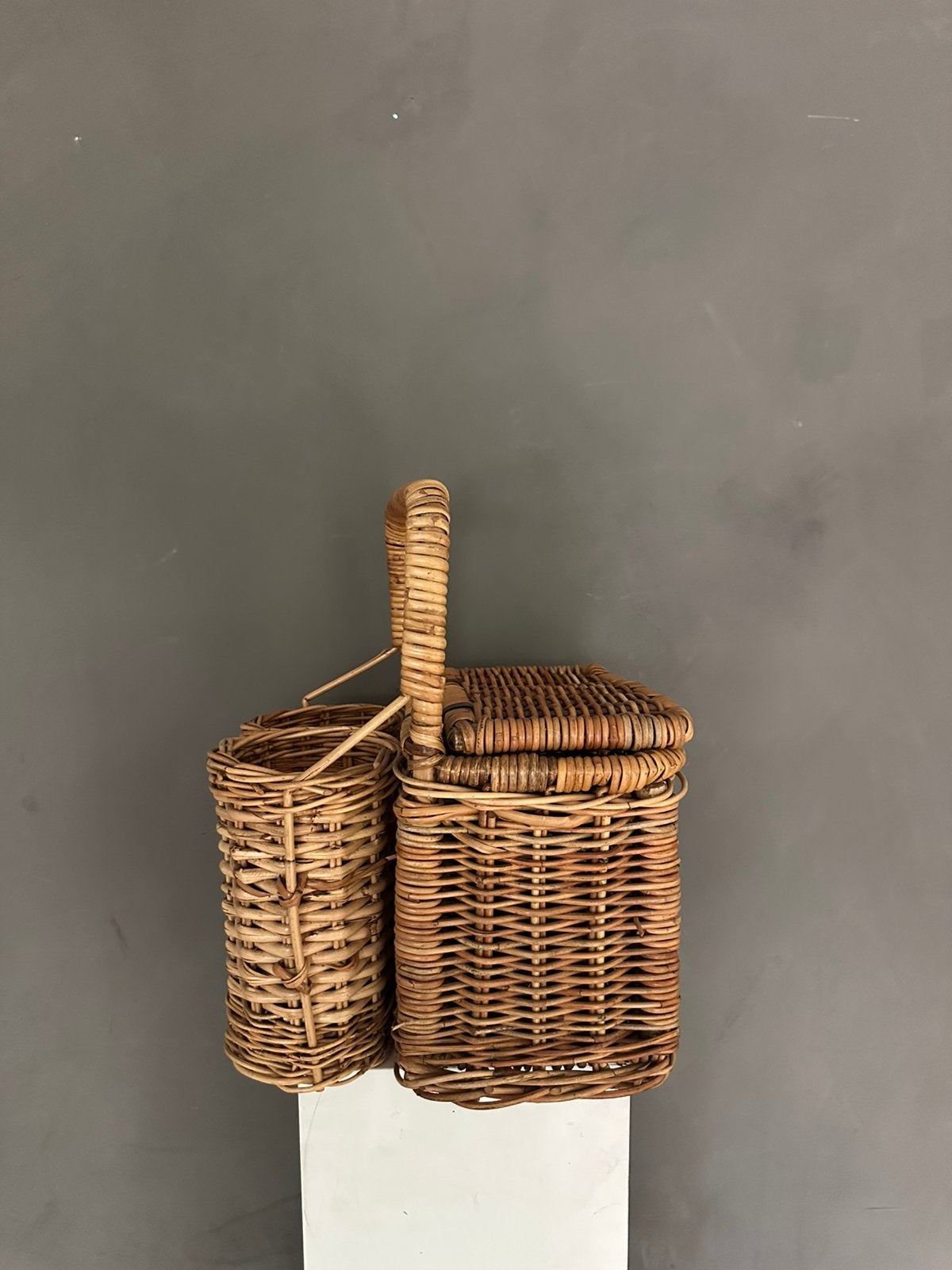 Vintage rieten picknickmand, Ophalen, Zo goed als nieuw, Mand, Met deksel