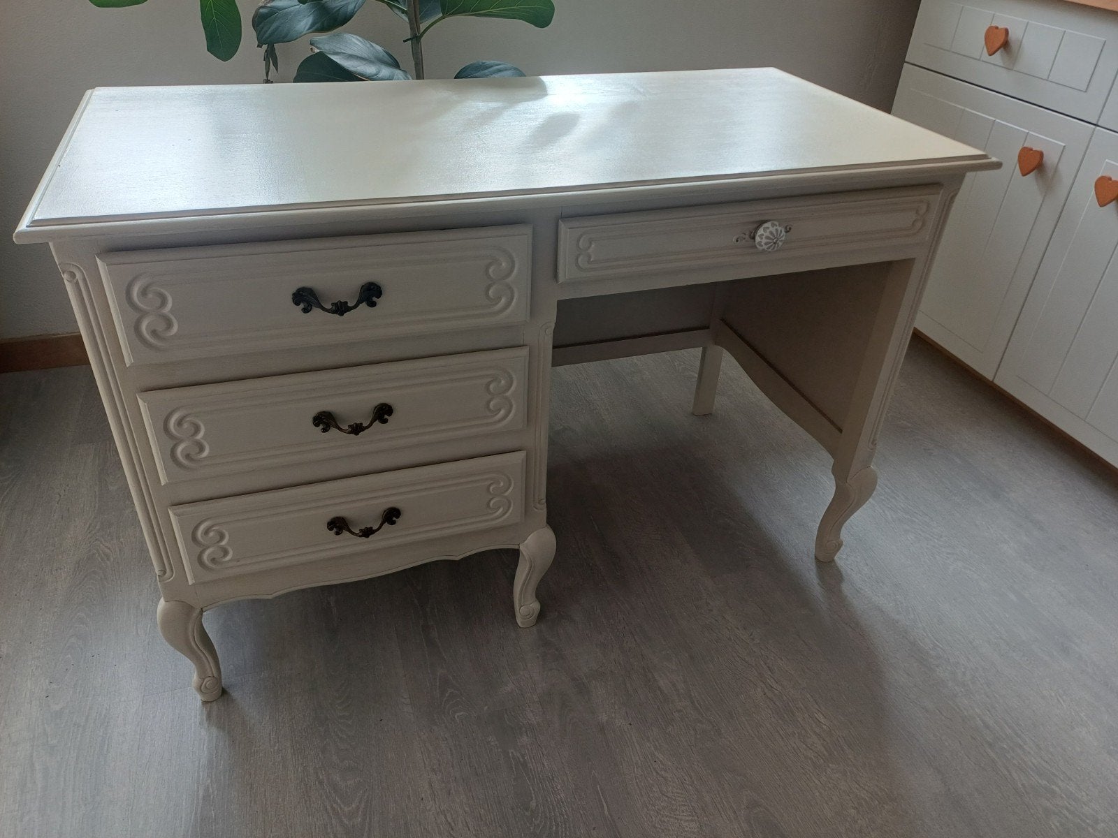 Bureau style louis xv, Enlèvement