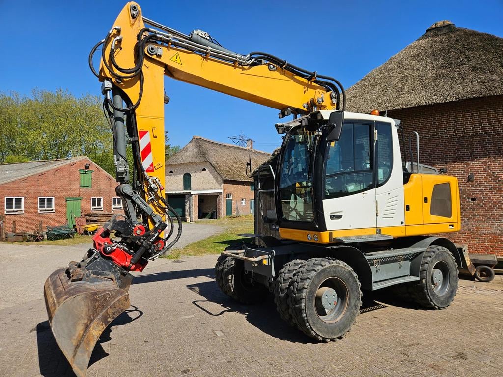 Liebherr A916 LITRONIC A 916 (35km/h) met Rototilt R5 draai-, Info@robluijkx.nl, 1
BH, Excavatrice