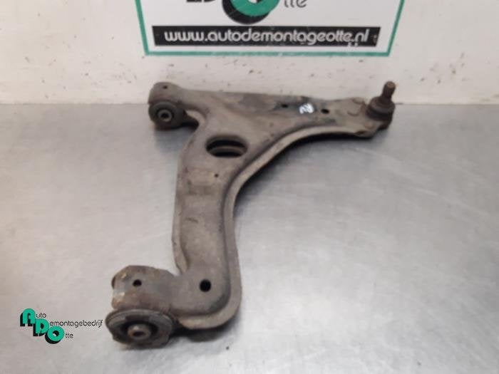 Bras de suspension avant droit d'un Opel Zafira B (Zafira B, -, Opel, 3 mois de garantie, Utilisé