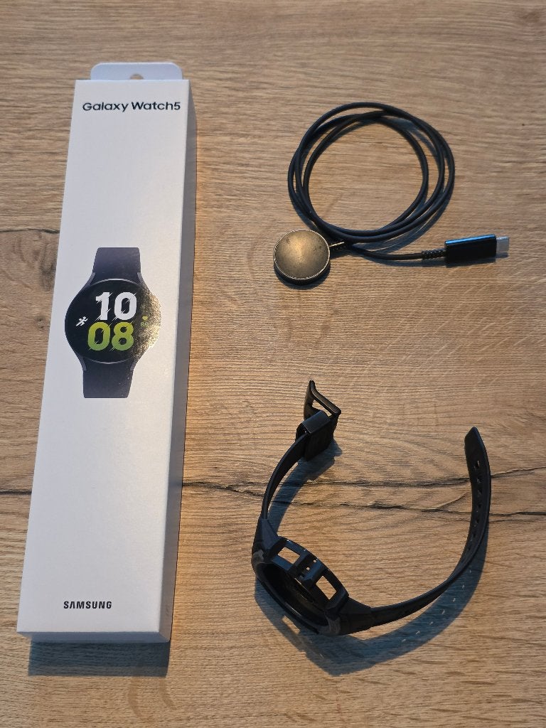 Samsung Galaxy Watch5 44mm Graphite + extra horlogebandje, Zwart, Ophalen of Verzenden, Zo goed als nieuw, Samsung