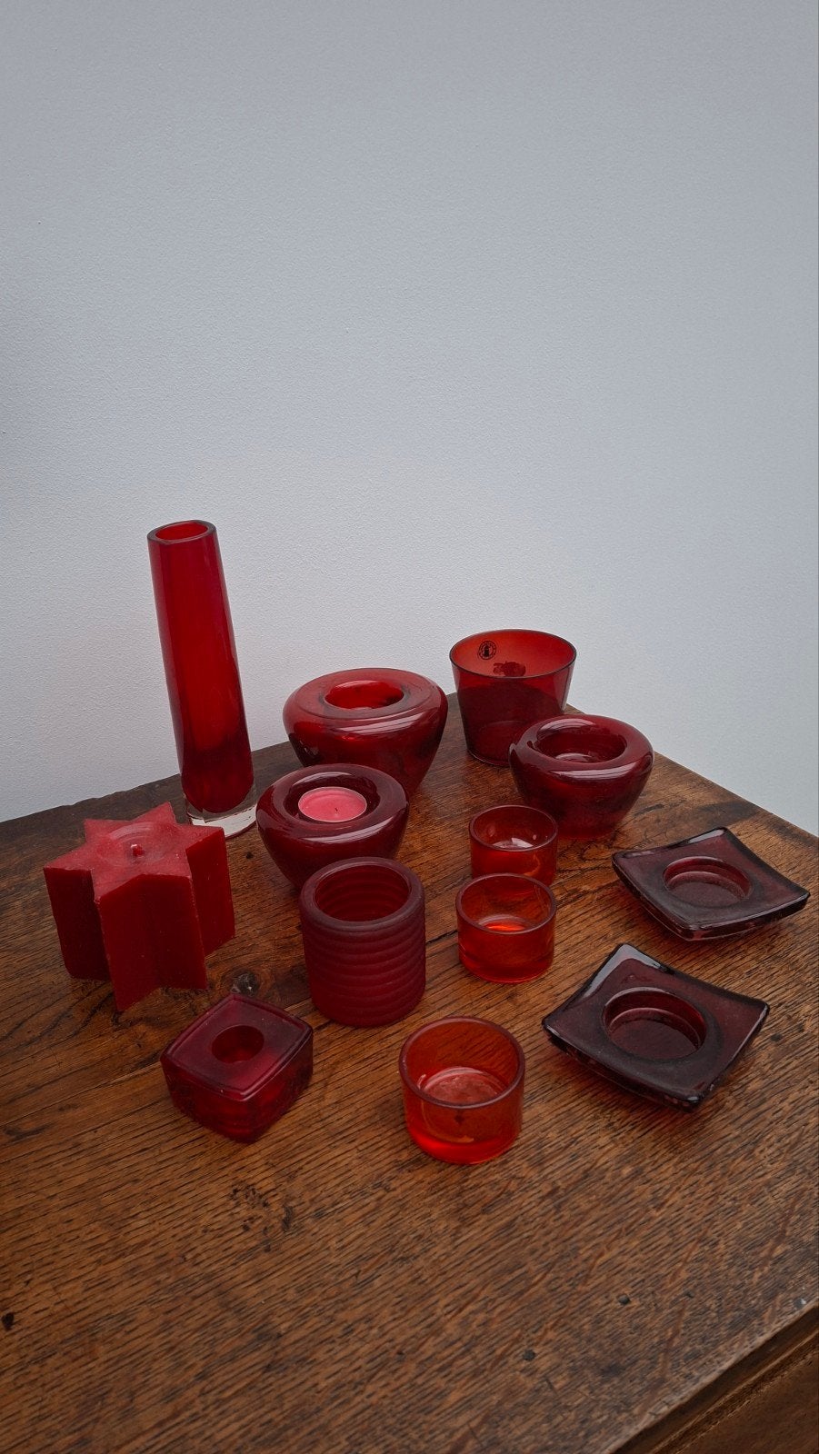 ensemble bougeoirs et vase rouge, Enlèvement, Rouge