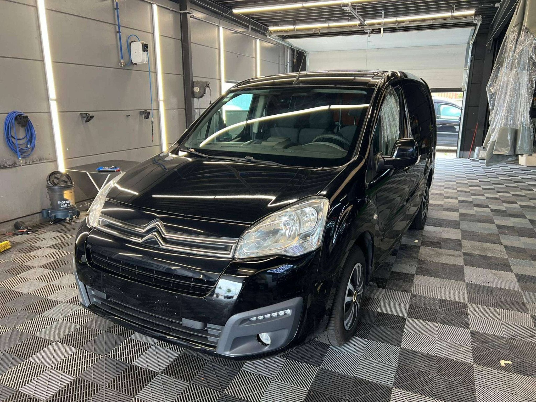 Citroën Berlingo 1.6 Hdi AUTOMAAT bj. 2017 EURO 6 157757KM, Autos, Achat, Entreprise, 3 places, Carnet d'entretien