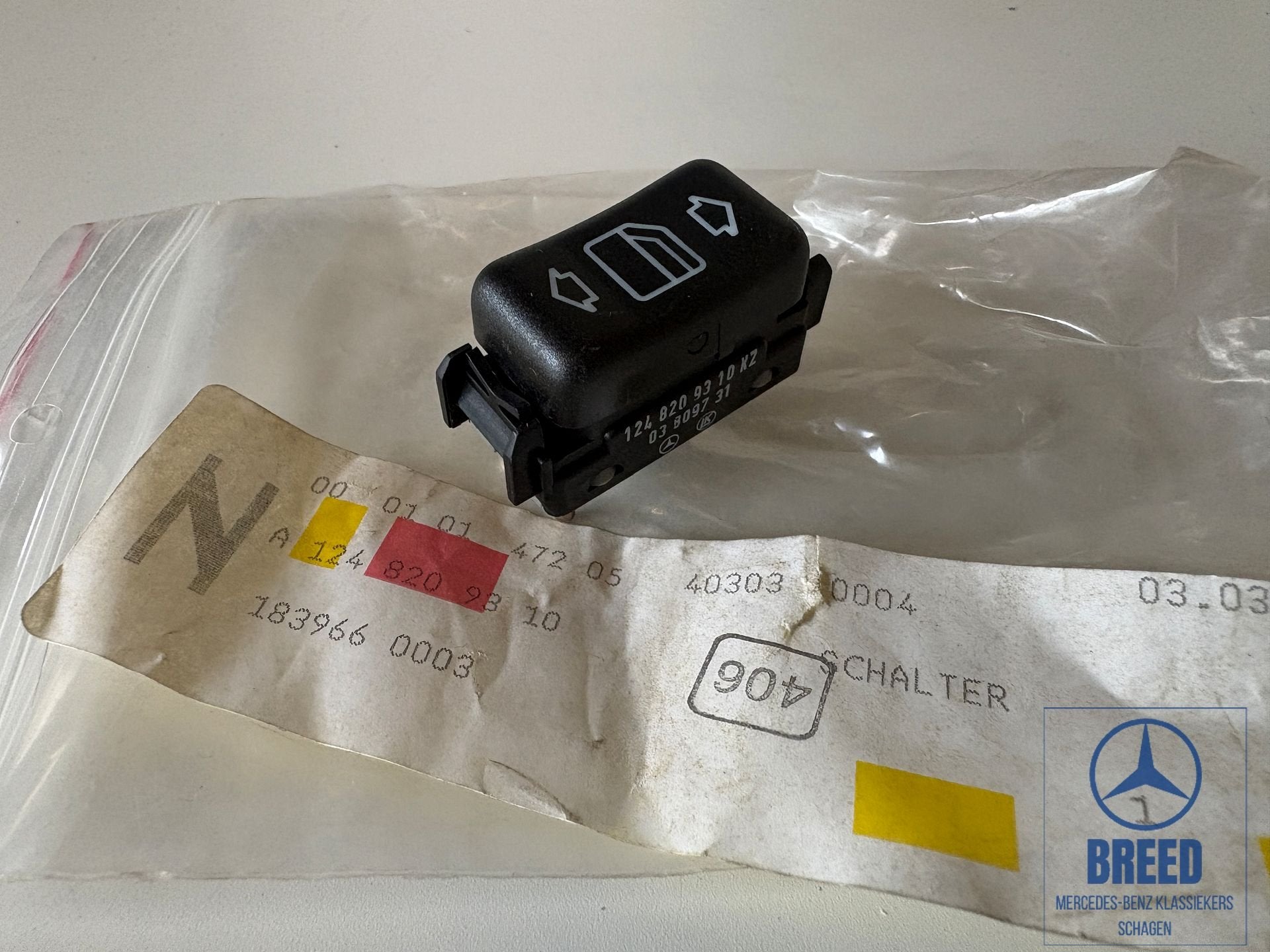 NOS schakelaar ruitbediening achterzijde Mercedes-Benz W124, Neuf, -, -, Enlèvement ou Envoi