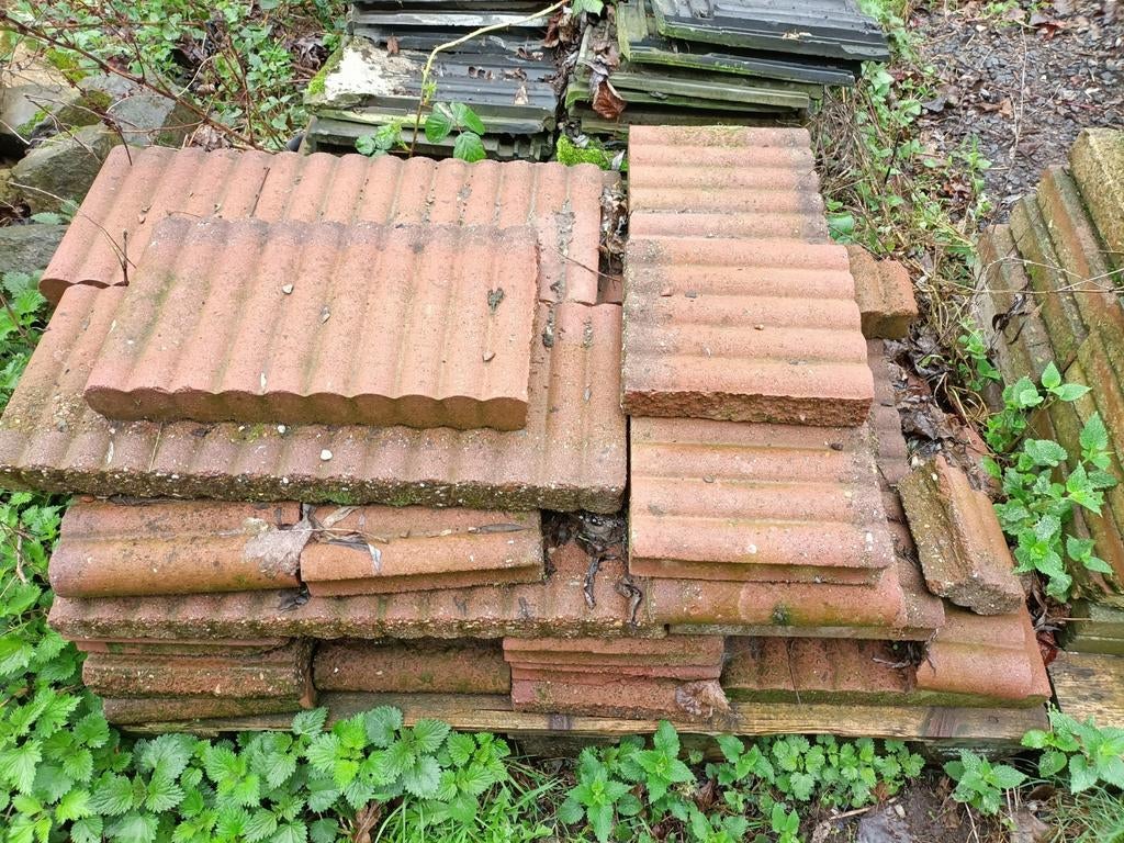 Een pallet met gebruikte ronde boordstenen, Ophalen, Gebruikt