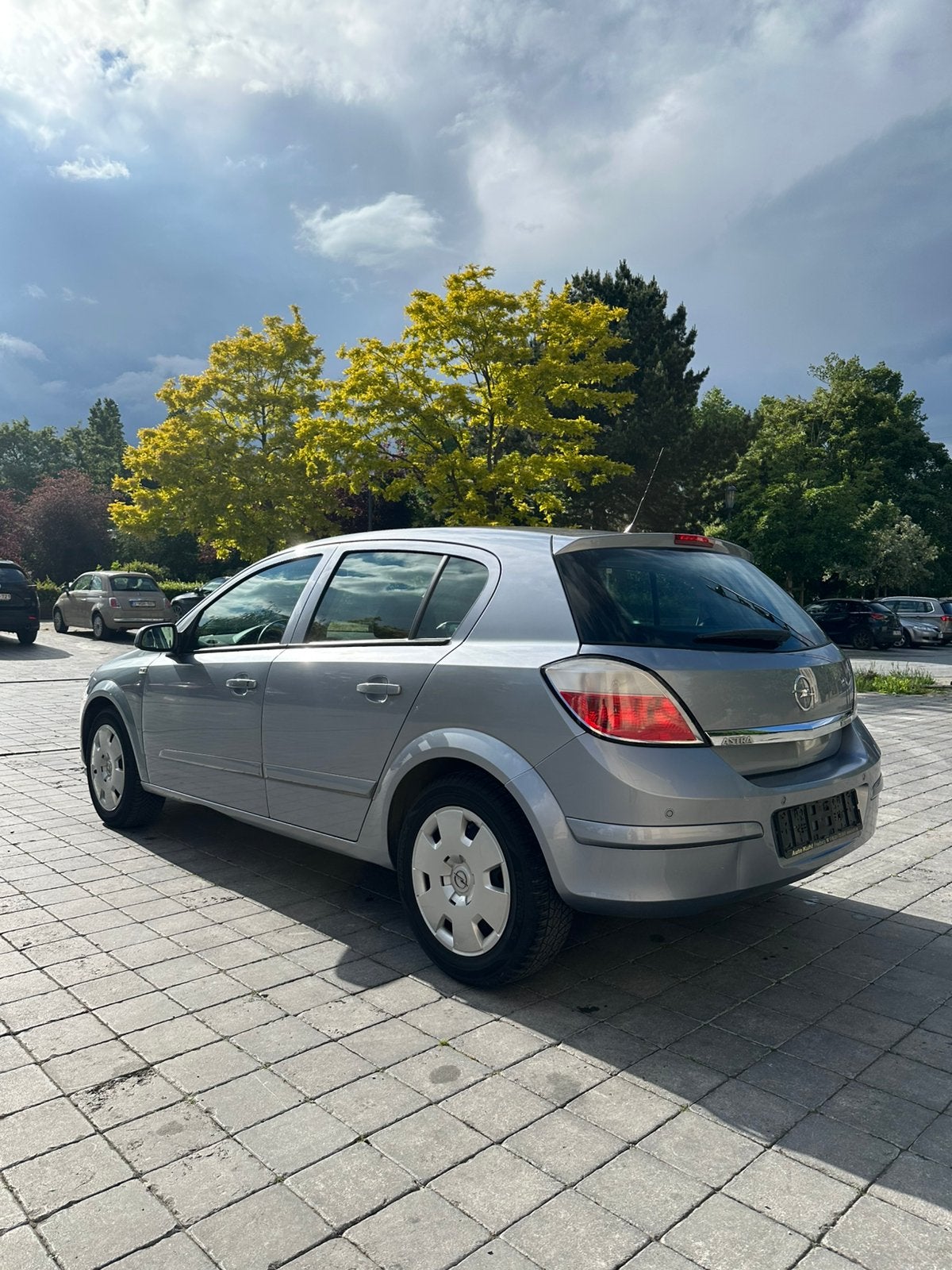 Opel astra ESSENCE BOITE AUTOMATIQUE !, Auto's, Opel, Zwart, 4 cilinders, Blauw, 5 deurs