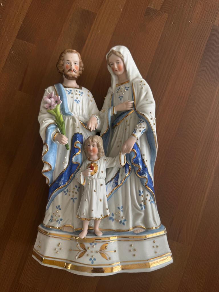 Porselein beeldje van de Heilige Familie, Ophalen