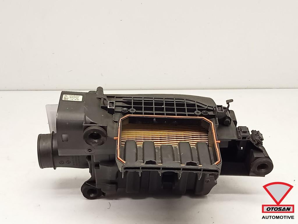 Bo tier de filtre air Mercedes Classe C W204 A2740900001, Mercedes-Benz AG, Mercedes-Benz, Utilisé, Mercedesstrasse 120
70372  Stuttgart, DE