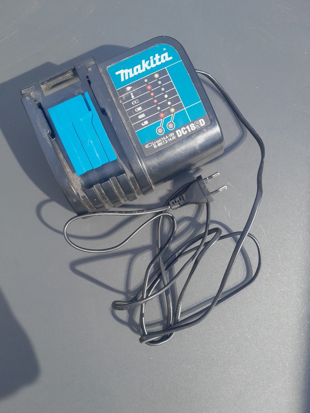 makita batterijlader DC18SD, Enlèvement, Utilisé