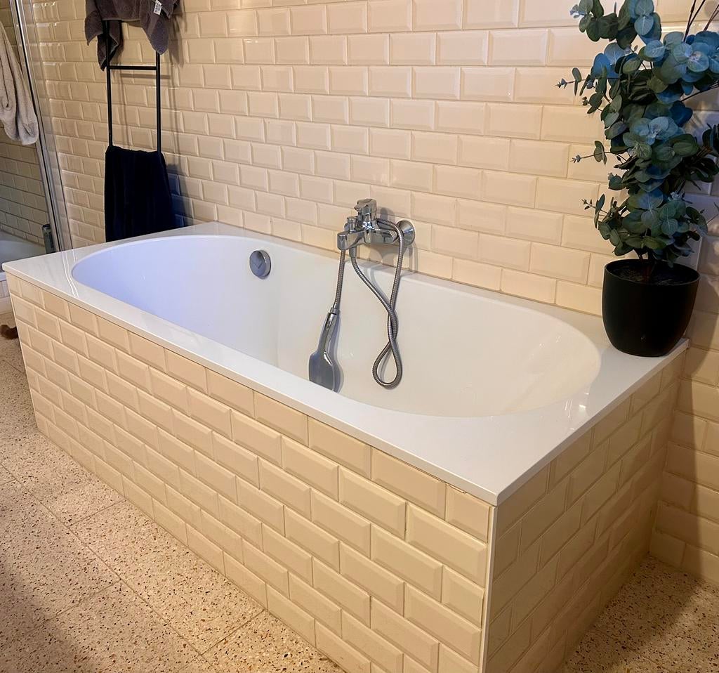 GRATIS BAD, DOUCHE, CHAUFFAGE, WASTAFELTJE, GROHE KRANEN, Huis en Inrichting, Badkamer | Complete badkamers, Zo goed als nieuw