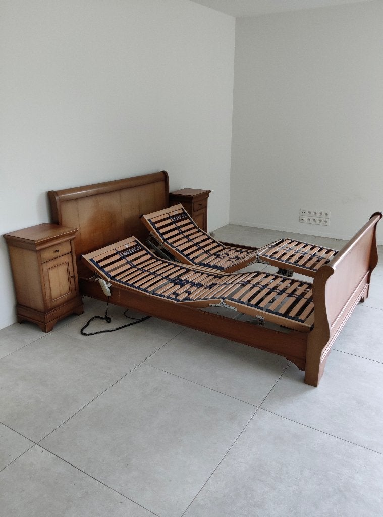 Bed 140 x 200 cm in Kerselaar, Huis en Inrichting, Ophalen, Bruin, Klassiek, Tweepersoons