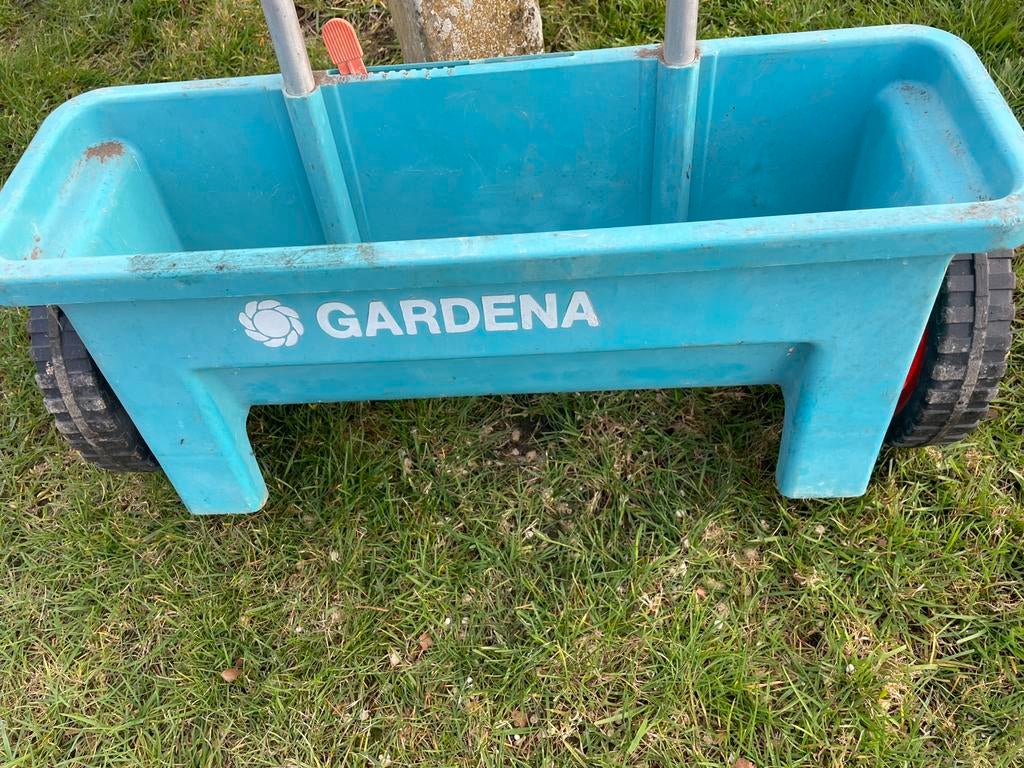 Epandeur Gardena avec dosage de gazon, Enlèvement, Comme neuf