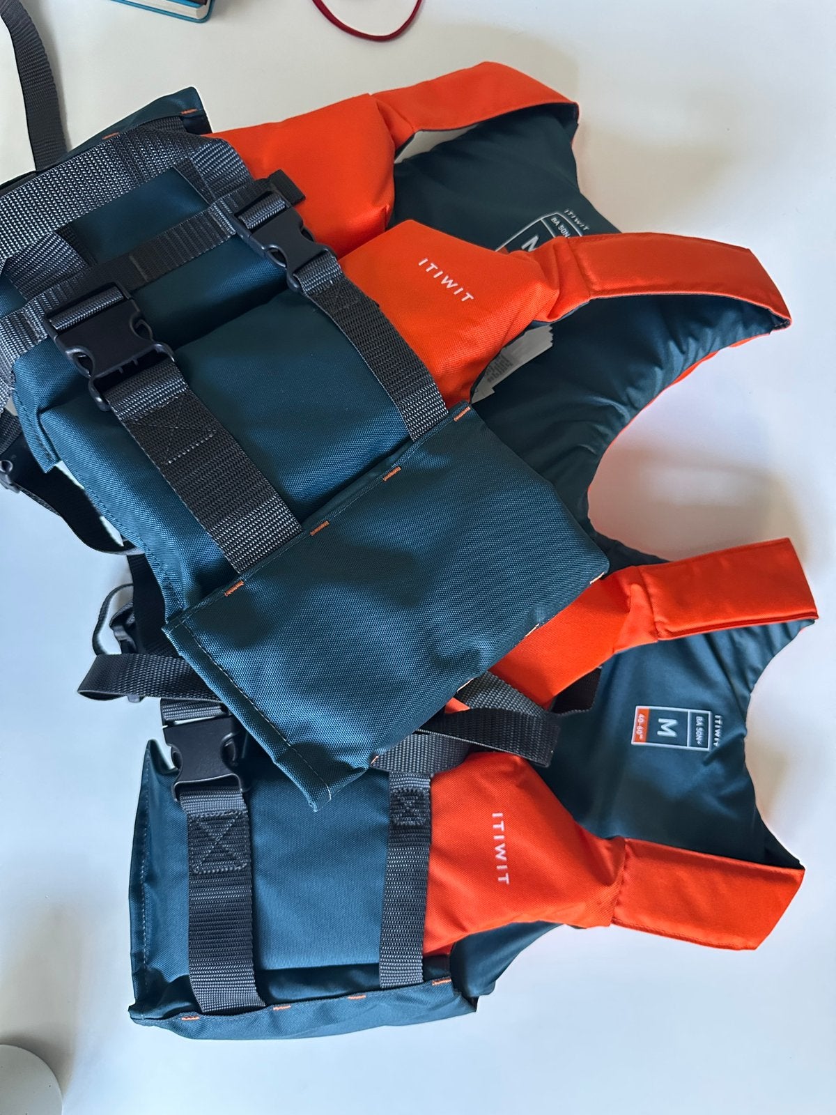 Decathlon Zwemvesten 50N+ blauw oranje, Watersport en Boten, Suppen, Ophalen, Nieuw, SUP-accessoire