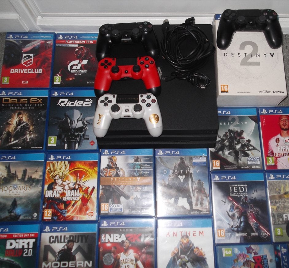 ps4 et 18 jeux, Games en Spelcomputers, Spelcomputers | Sony PlayStation 4, Zo goed als nieuw, Pro, 1 TB, Met 3 controllers of meer