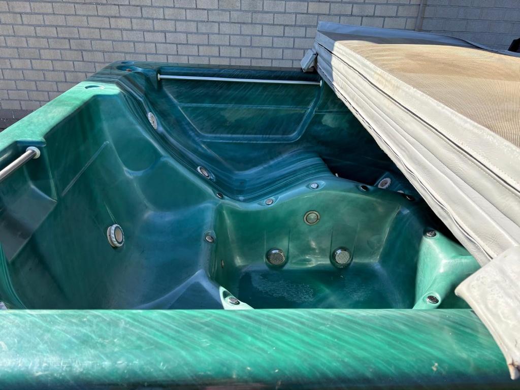 jacuzzi GRATIS, Ophalen, Gebruikt, Vast