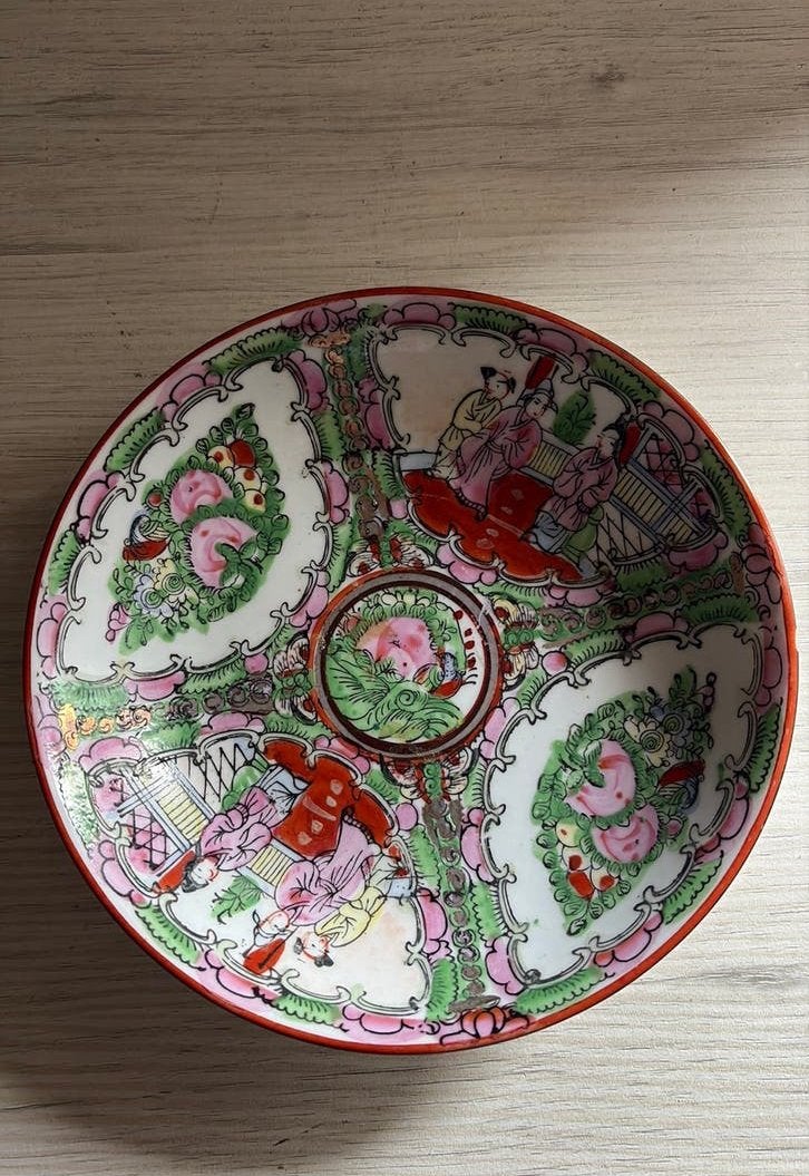 Assiette creuse à médaillon chinois Famille Rose-vers 1960), Enlèvement ou Envoi