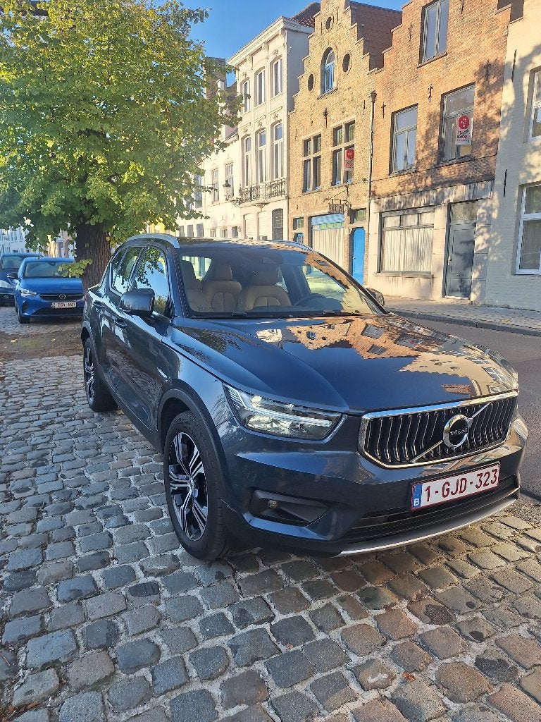 Perfecte Volvo XC40 T4 Recharge Plug-in Hybride Inscription, Auto's, Dealer onderhouden, 1800 kg, Blauw, Leder