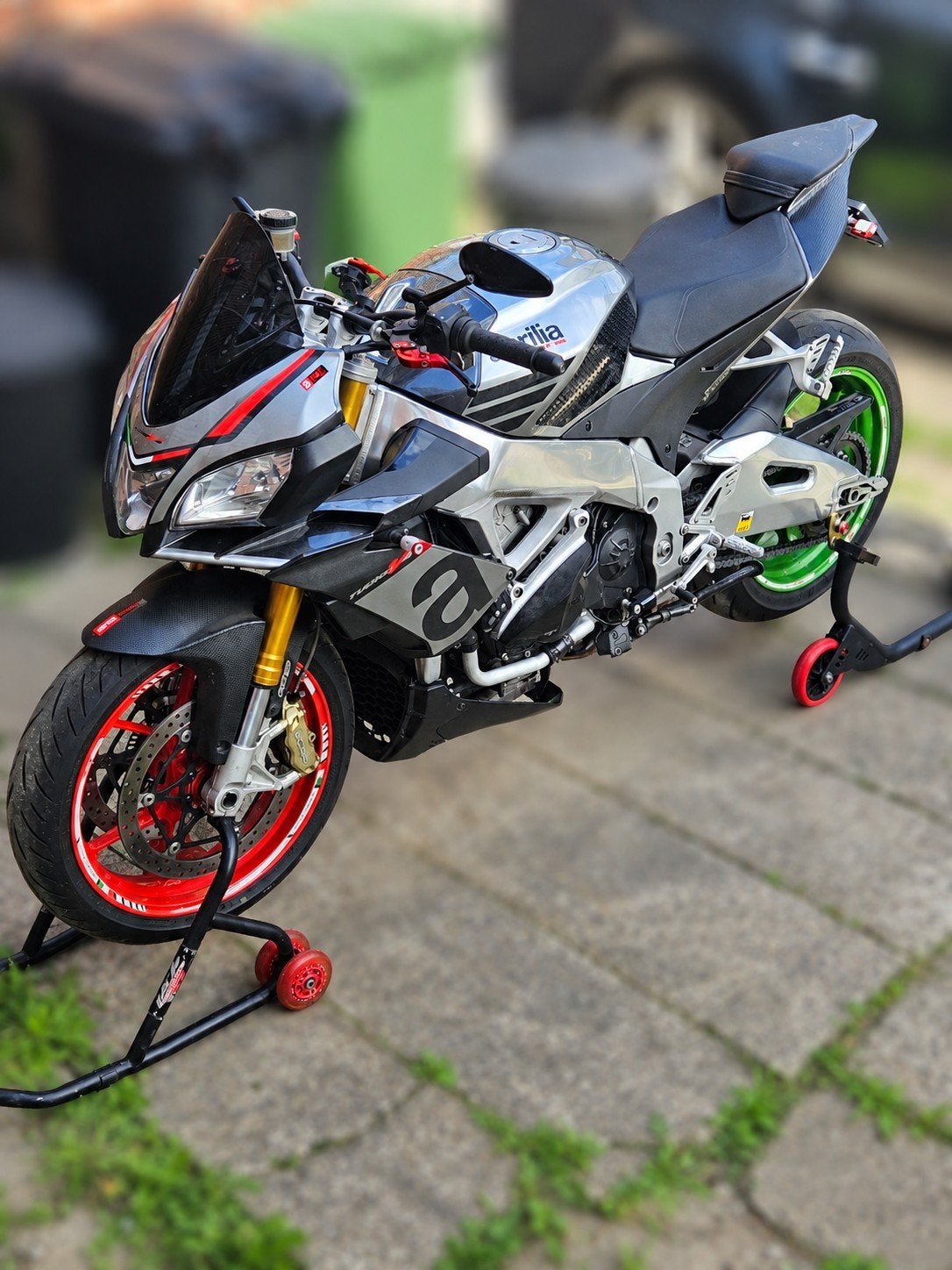 aprilia tuono v4 2015 année 2015.
39600km.
échappement akrap, Particulier