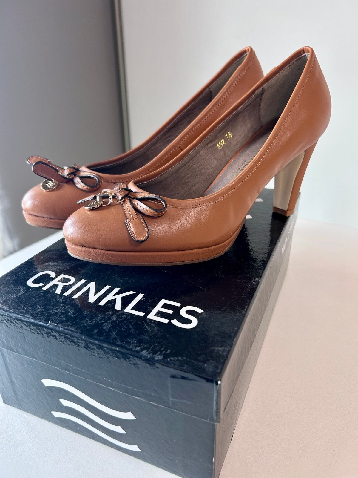 Cognac pumps Crinkles maat 38, Neuf, Enlèvement ou Envoi, Escarpins, Brun
