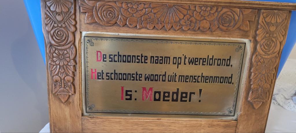 Oude spreuk ingekaderd, Ophalen