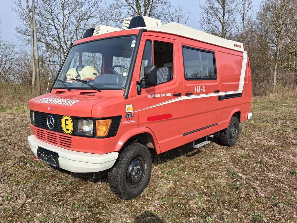 mercedes brandweer bus BENZINE 1993 4x4 camper SERVO top, Autos, Achat, Boîte manuelle, Entretenue par le concessionnaire, Autre carrosserie