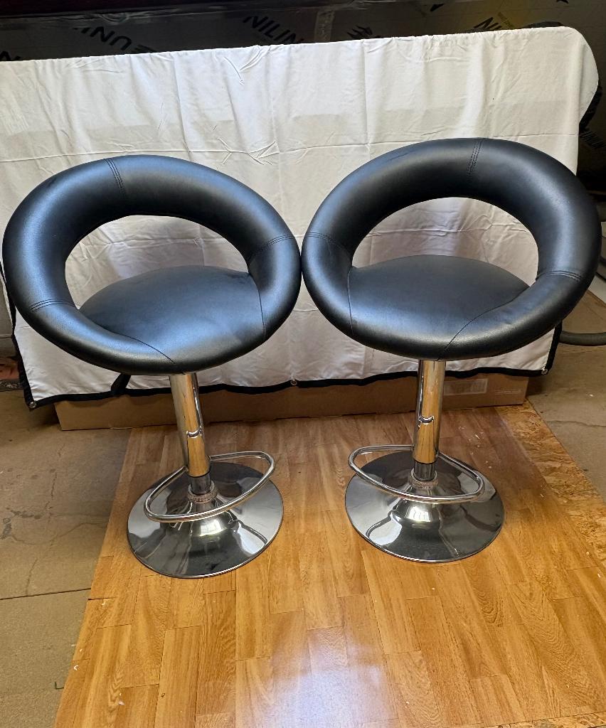 2 verstelbare zwarte barstoelen, Ophalen, Kunststof, Gebruikt, In hoogte verstelbaar