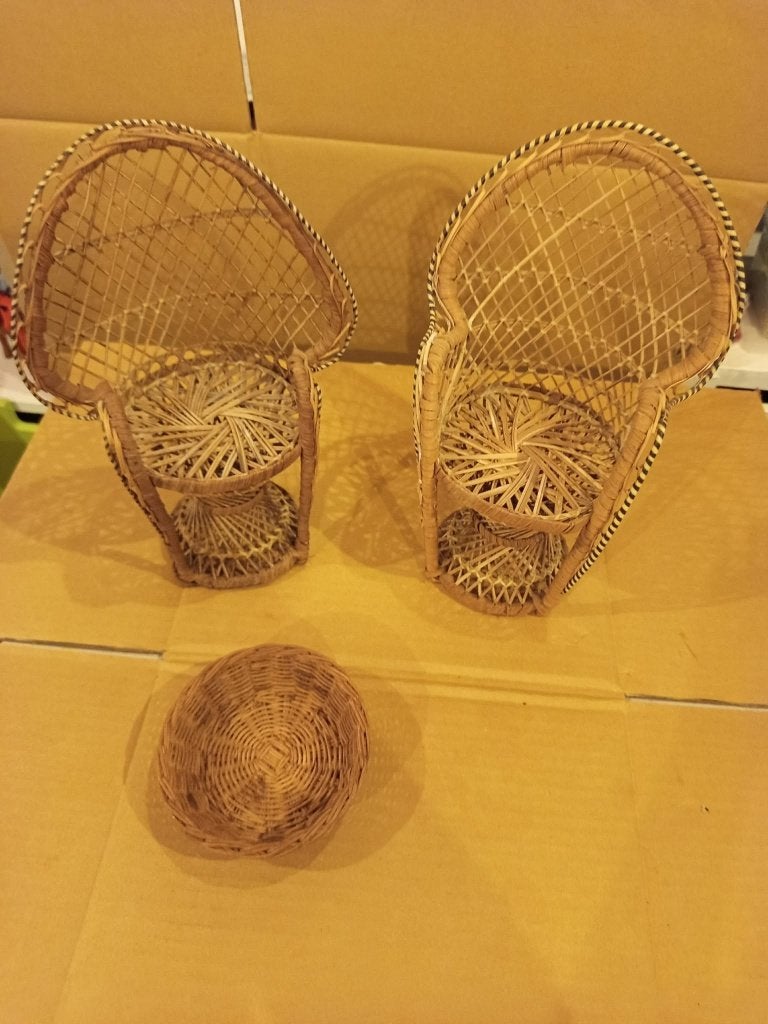2x vintage miniatuur rotan pauwenstoeltjes, Ophalen