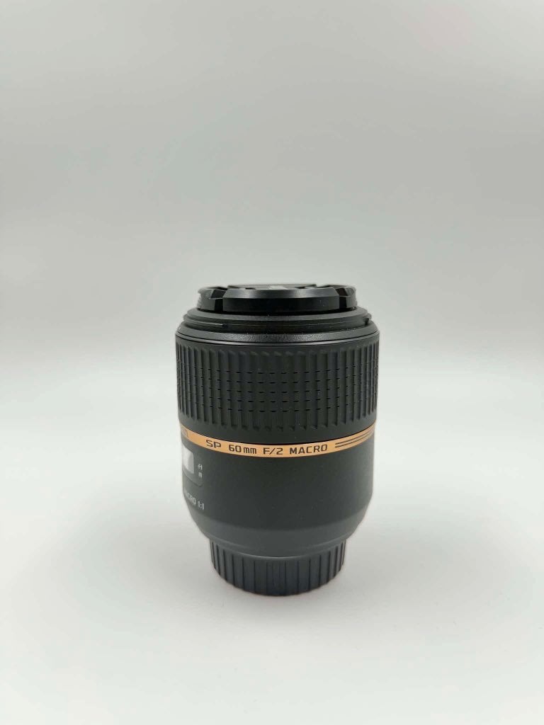 Objectif Tamron SP AF 60mm f/2 Di II LD Macro 1:1, Nikon F, Bouchons d'objectif, Enlèvement ou Envoi, Comme neuf, Objectif macro