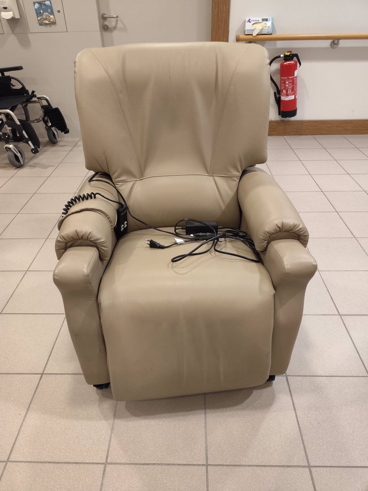 Revilax electrische relaxzetel, Ophalen, Zo goed als nieuw