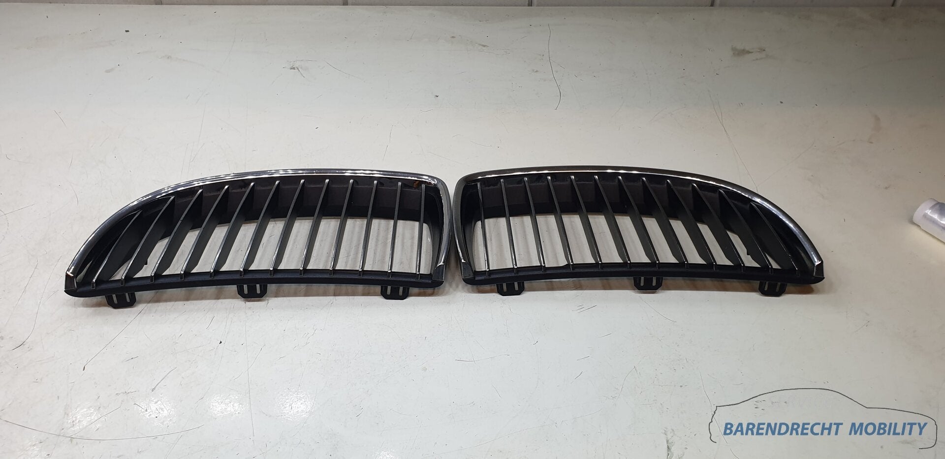 Calandre BMW S rie 3 E90 chrom e noire d'origine d'occasion, Petuelring 130
80788  Munich, DE, Info@bmw.de, Utilisé, BMW