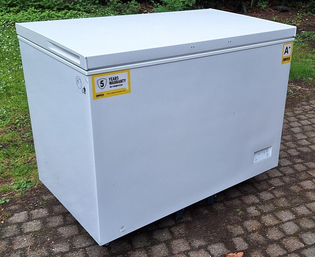 Diepvries kist /koffer ZANUSSI 308 ltr A+, Ophalen, Vrieskist, Zo goed als nieuw, Energieklasse A of zuiniger