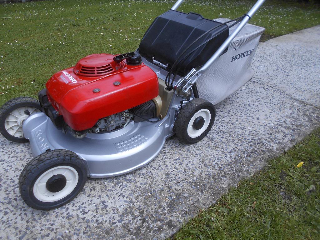 Tondeuse Tractée HONDA HR1950 en bon état, Ophalen, Cirkelmaaier, Honda, Zo goed als nieuw