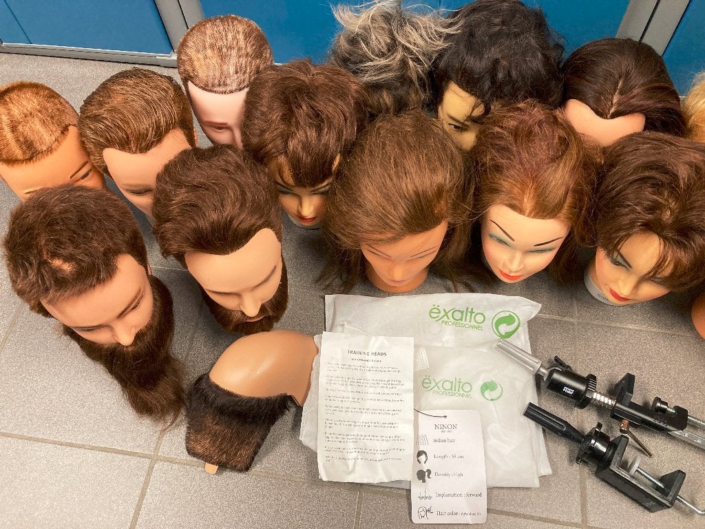 Kappers Oefenhoofden + Bevestigingssteunen, Ophalen, Gebruikt
