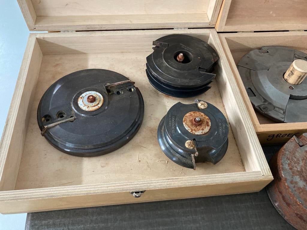 Diverse frezen voor op de topie of freesmachine, Doe-het-zelf en Bouw, Ophalen, Zo goed als nieuw, Accu, Overige soorten