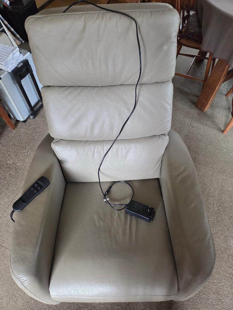 Relax zetel, Ophalen, Leer, Zo goed als nieuw, 75 tot 100 cm