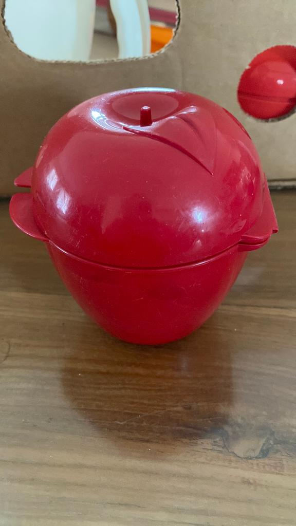 Tupperware rode appeldoosje. €7,00, Huis en Inrichting, Keuken | Tupperware, Ophalen, Gebruikt, Rood