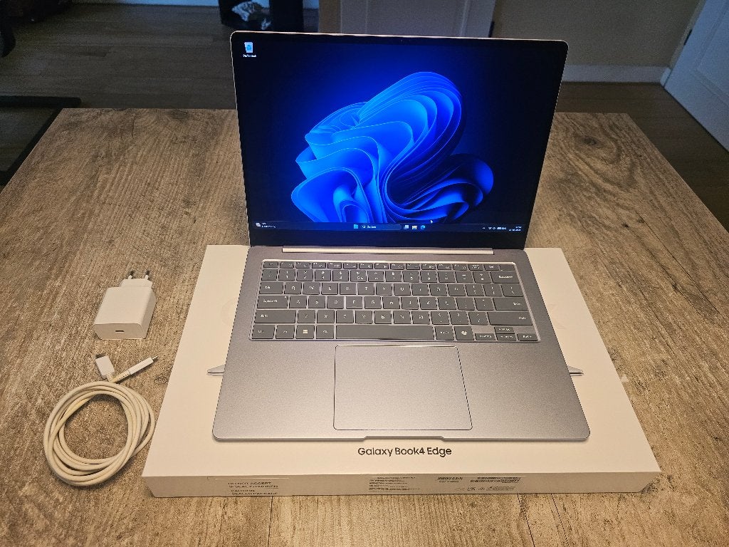 Samsung Galaxy Book4 Edge 14" Snapdragon X Elite 512GB, Qwerty, Snapdragon X 12 core X1E80100 @3.4GHz, 14 inch, Zo goed als nieuw