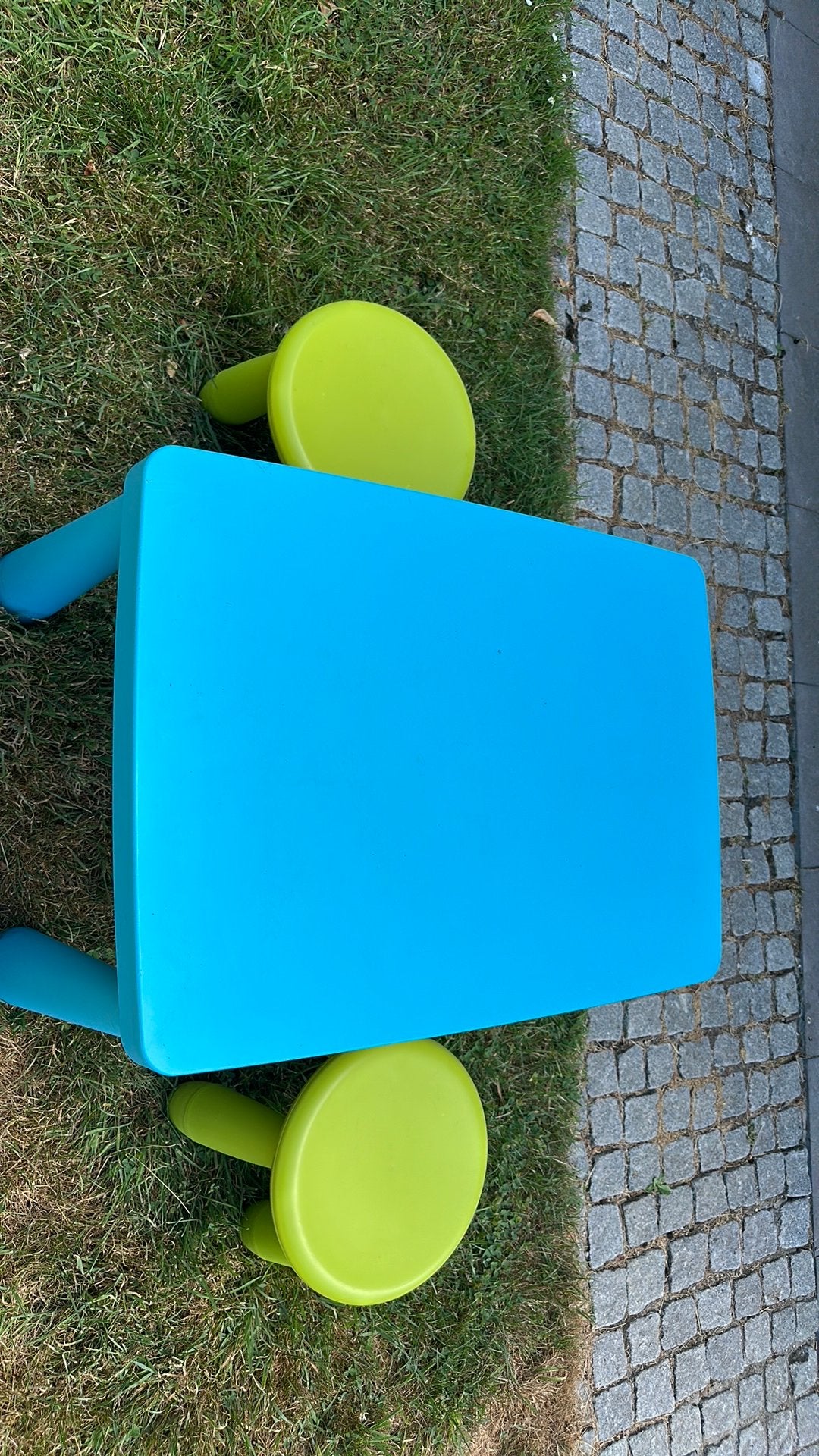 Kindertafeltje en 2 krukjes ikea mammut, Enlèvement, Comme neuf