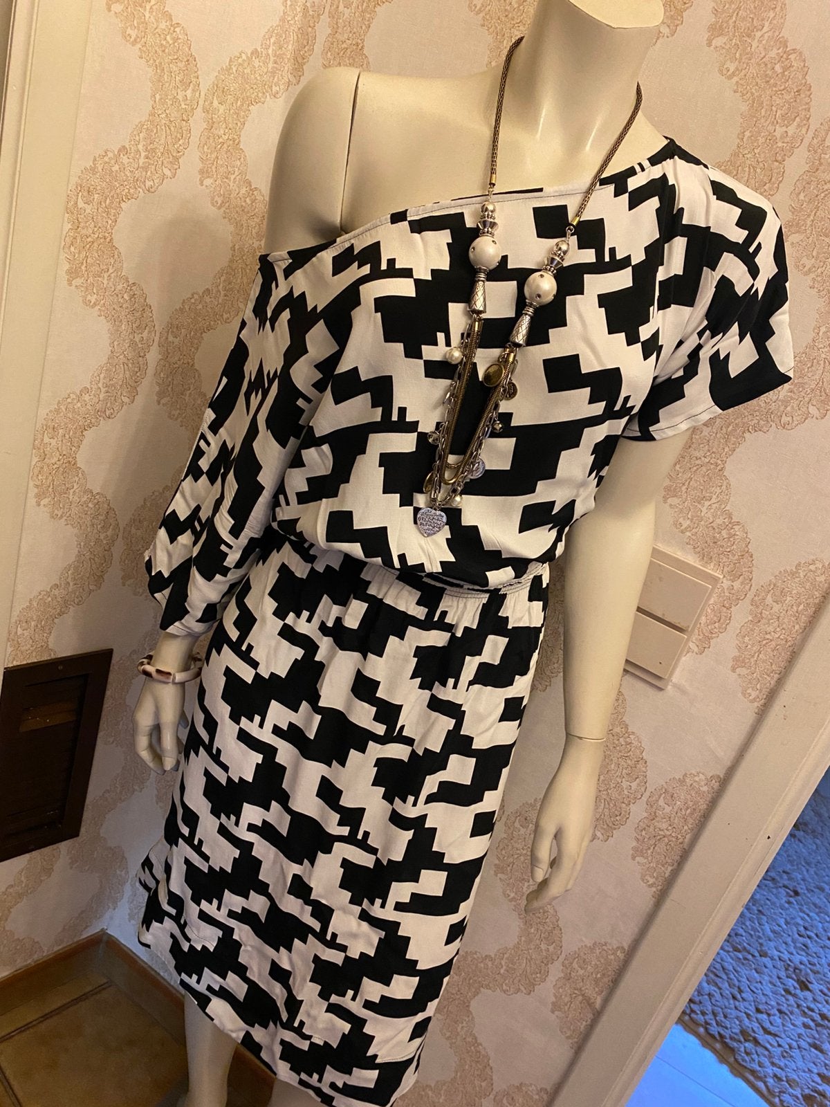 VÊTEMENTS DE CRÉATEURS TROP PETITS ET CHERS Taille 38-40, Vêtements | Femmes, Enlèvement ou Envoi, Neuf