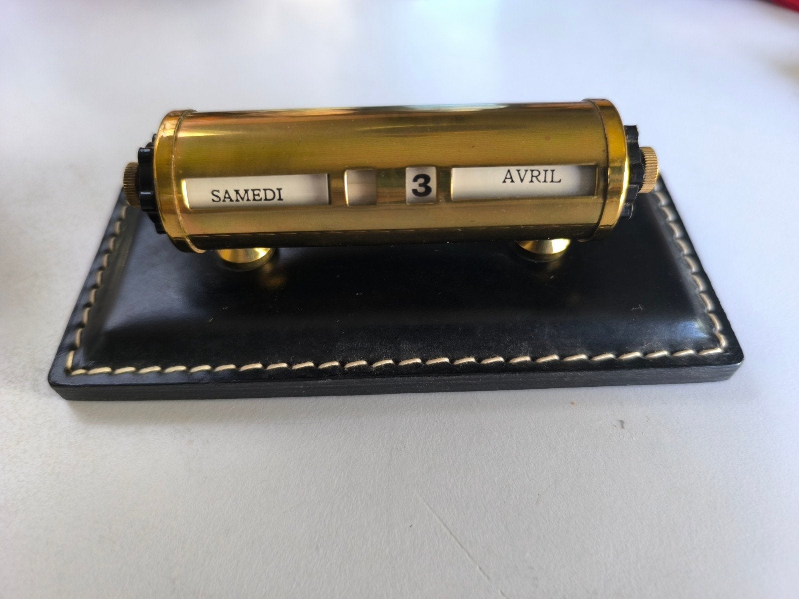 Calendrier perpétuel vintage en laiton, Enlèvement ou Envoi