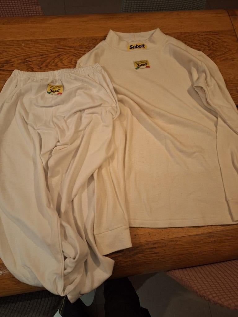 Brandwerende race/rally onderkleding, Enlèvement