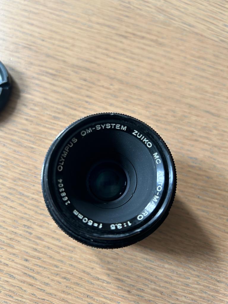 Olympus OM macrolens 50 mm 3,5, Audio, Tv en Foto, Ophalen, Zo goed als nieuw