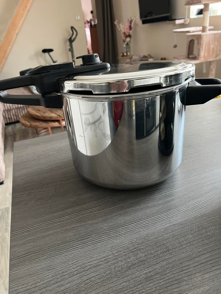 Casseroles a pression seb 8 litres, Maison & Meubles, Enlèvement ou Envoi, Comme neuf